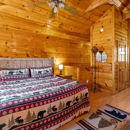 Permanent Vacation-Private Honeymoon Cabin With Hot Tub Севьервилл Экстерьер фото