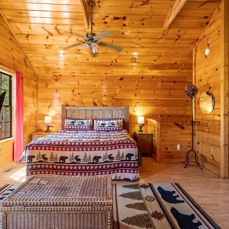 Permanent Vacation-Private Honeymoon Cabin With Hot Tub Севьервилл Экстерьер фото