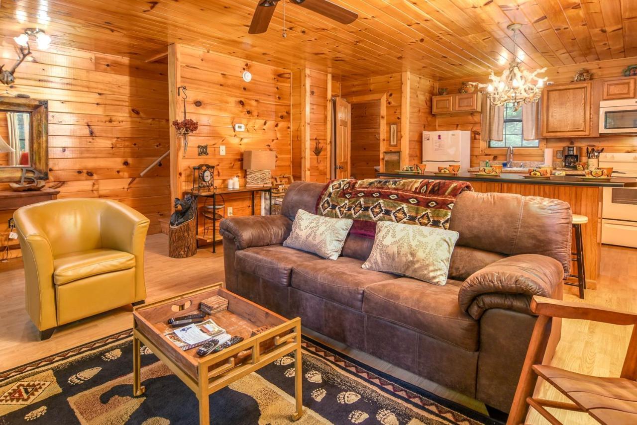 Permanent Vacation-Private Honeymoon Cabin With Hot Tub Севьервилл Экстерьер фото