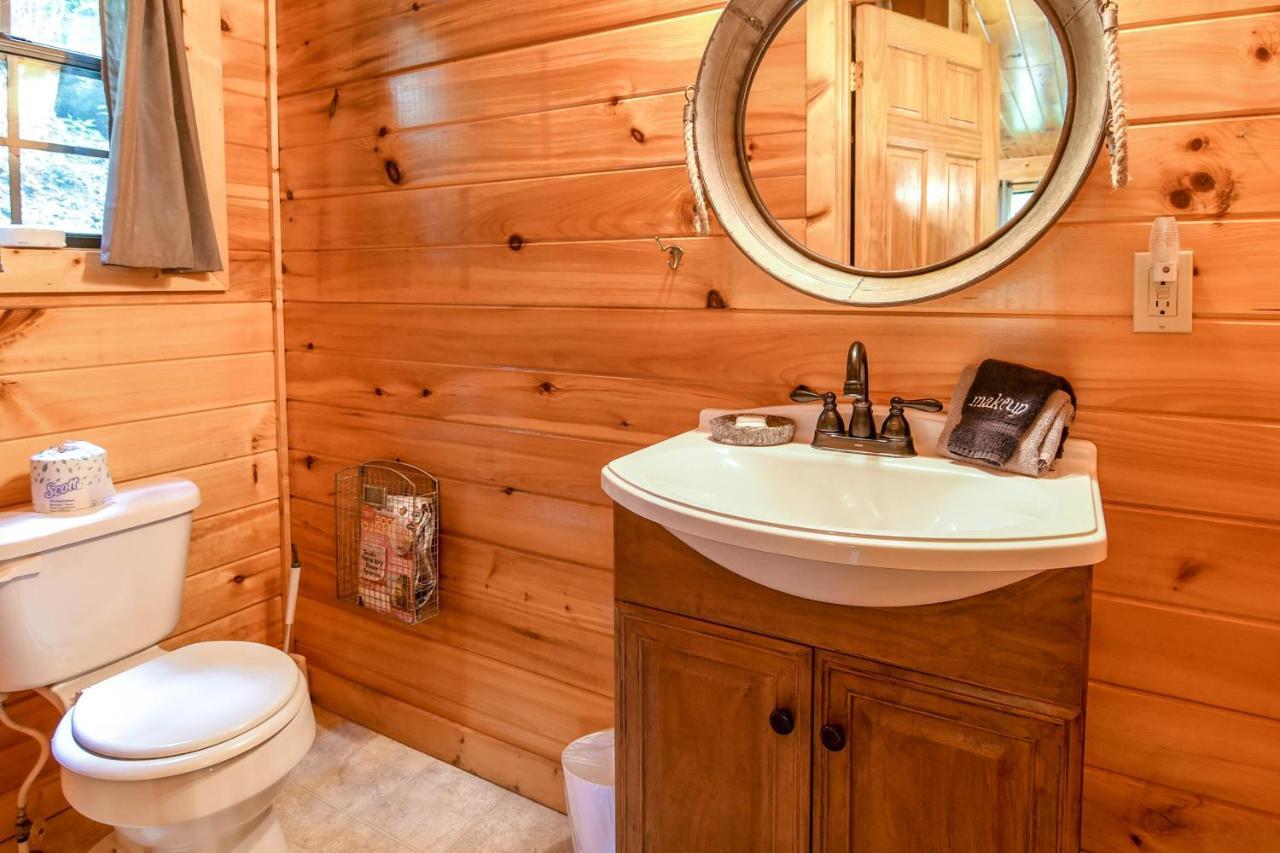 Permanent Vacation-Private Honeymoon Cabin With Hot Tub Севьервилл Экстерьер фото