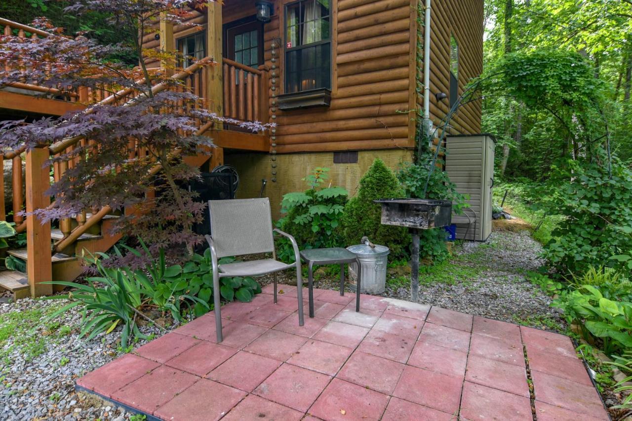 Permanent Vacation-Private Honeymoon Cabin With Hot Tub Севьервилл Экстерьер фото