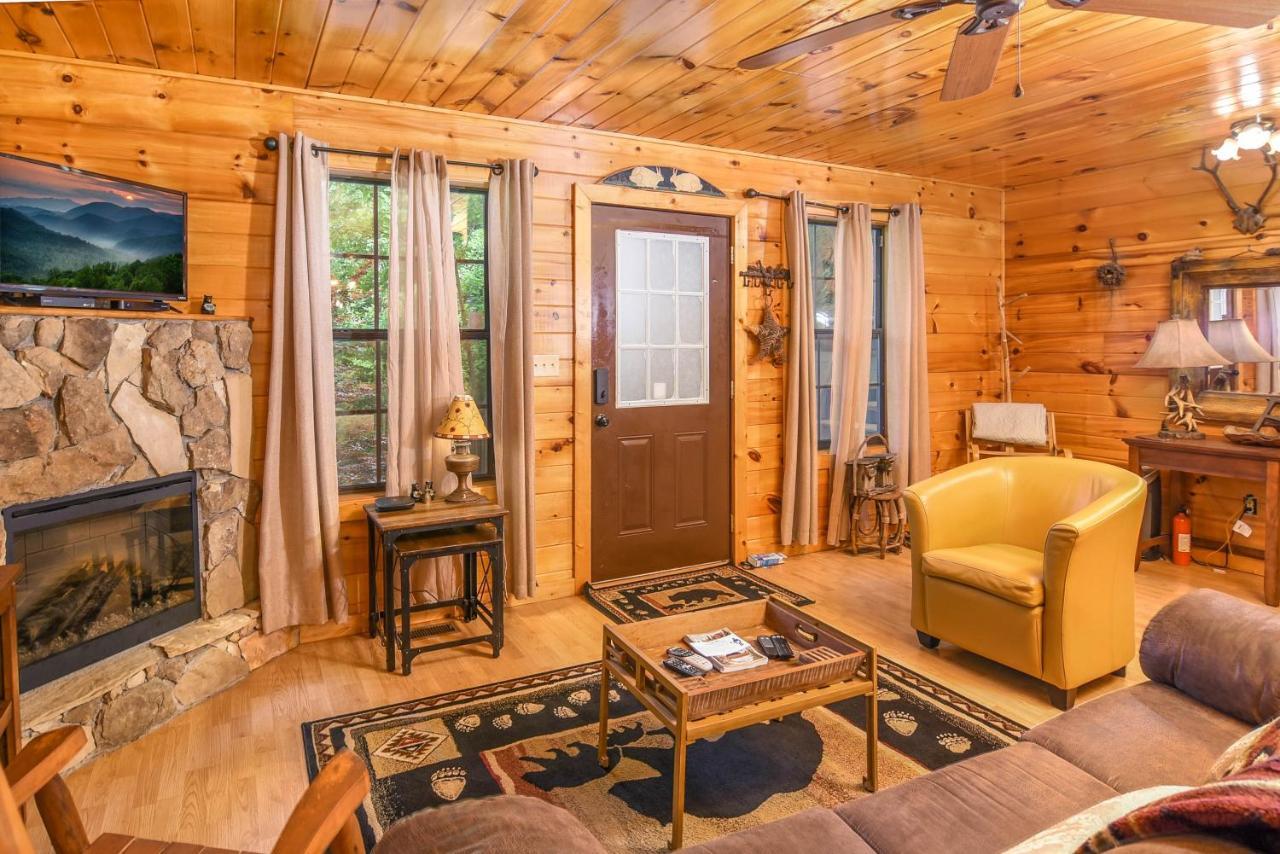 Permanent Vacation-Private Honeymoon Cabin With Hot Tub Севьервилл Экстерьер фото