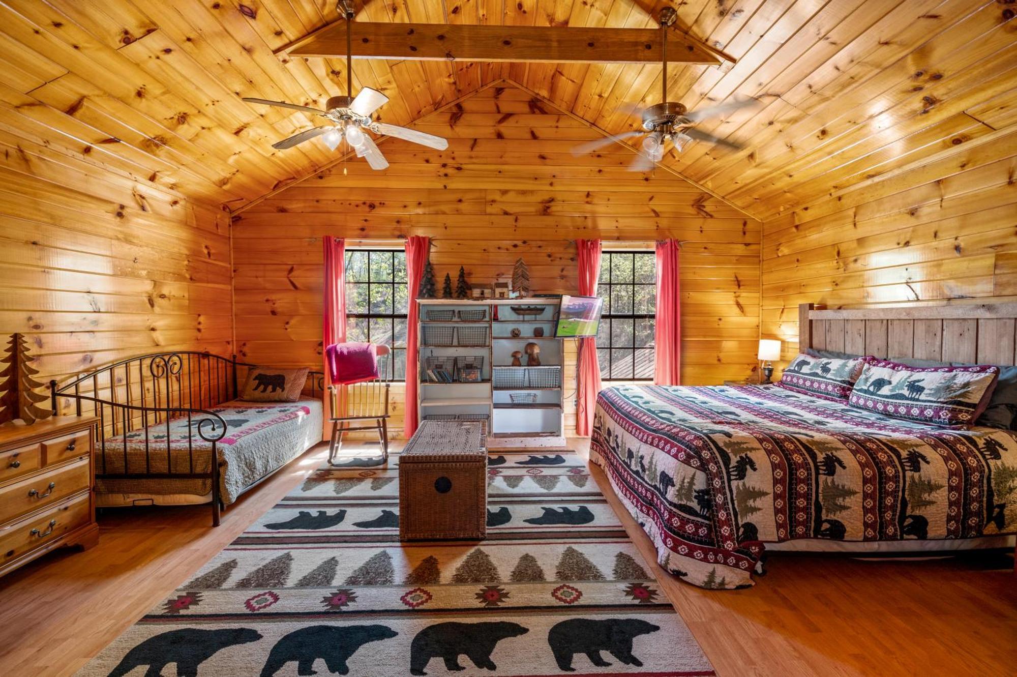 Permanent Vacation-Private Honeymoon Cabin With Hot Tub Севьервилл Экстерьер фото