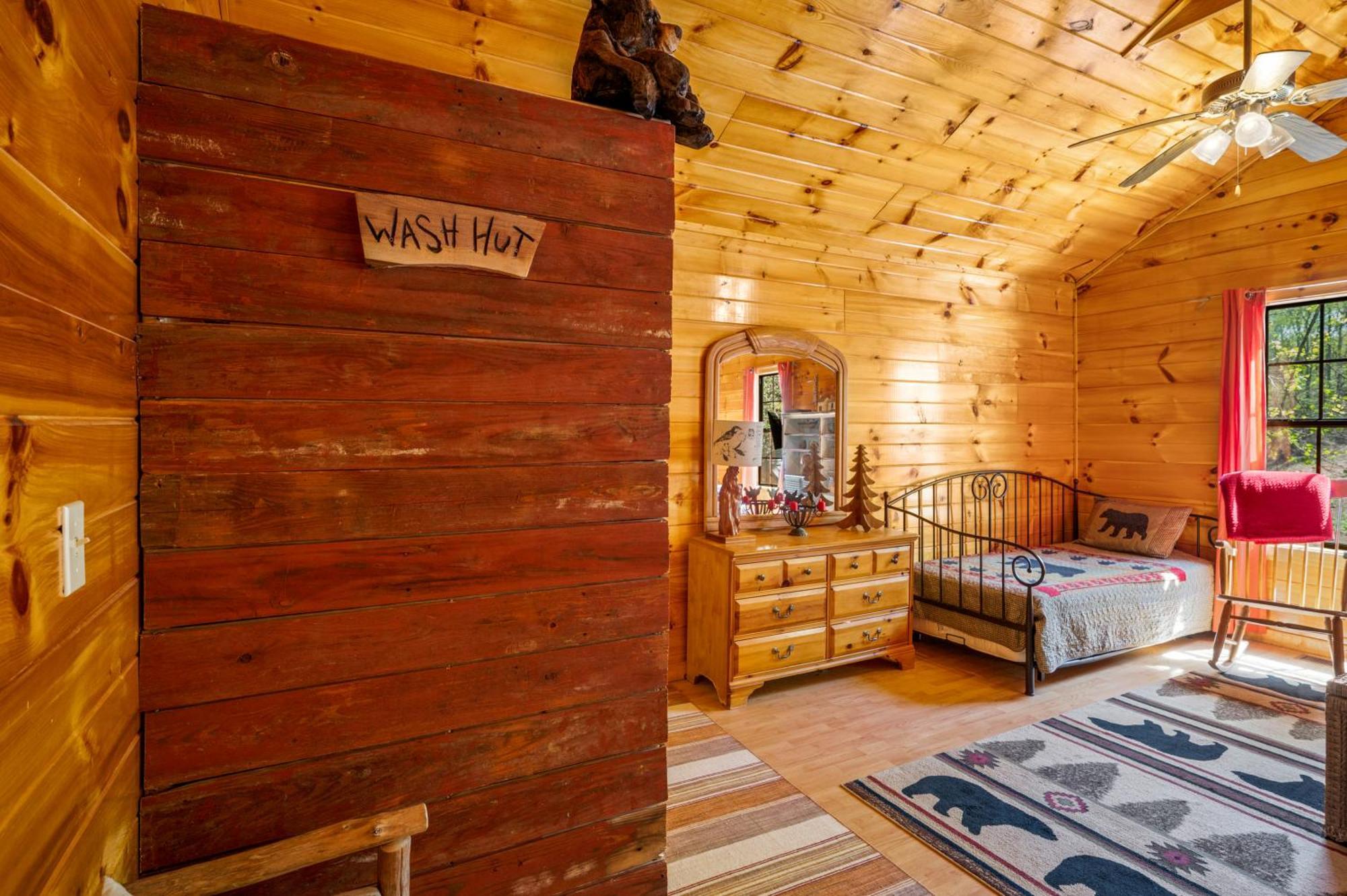 Permanent Vacation-Private Honeymoon Cabin With Hot Tub Севьервилл Экстерьер фото